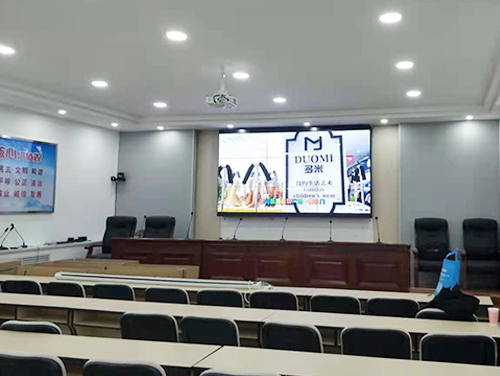 濟(jì)南學(xué)校會(huì)議室拼接屏案例